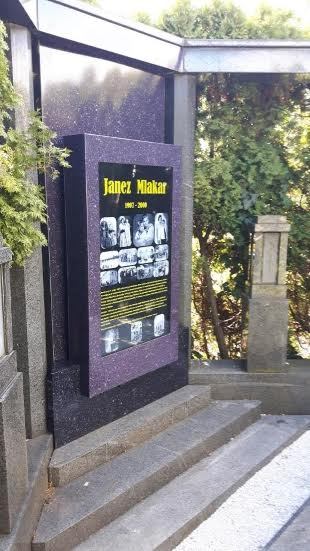 Digital tombstone Monument