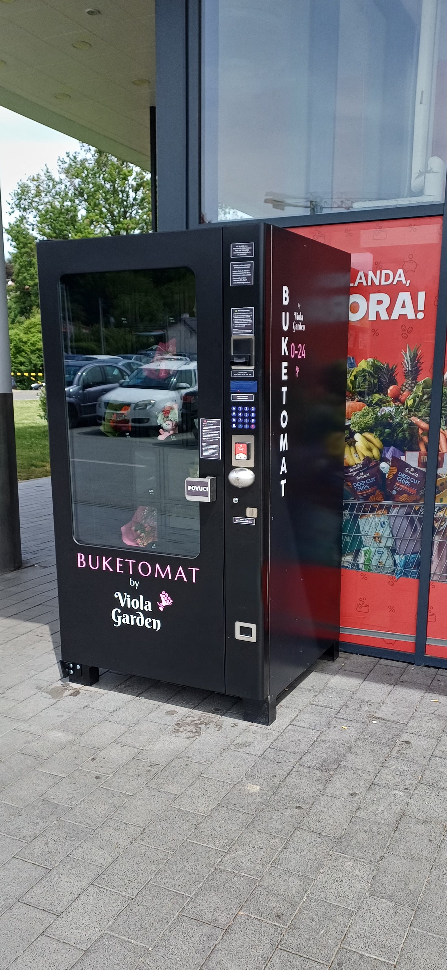 Automated flower sales via touch screen