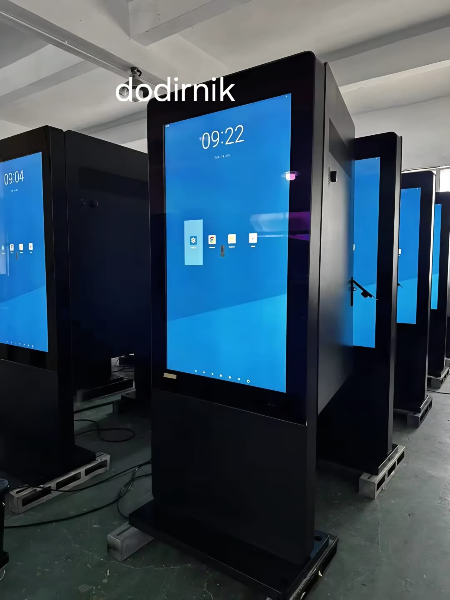 Dodirnik Totem 55 - Interactive Indoor Info Kiosk